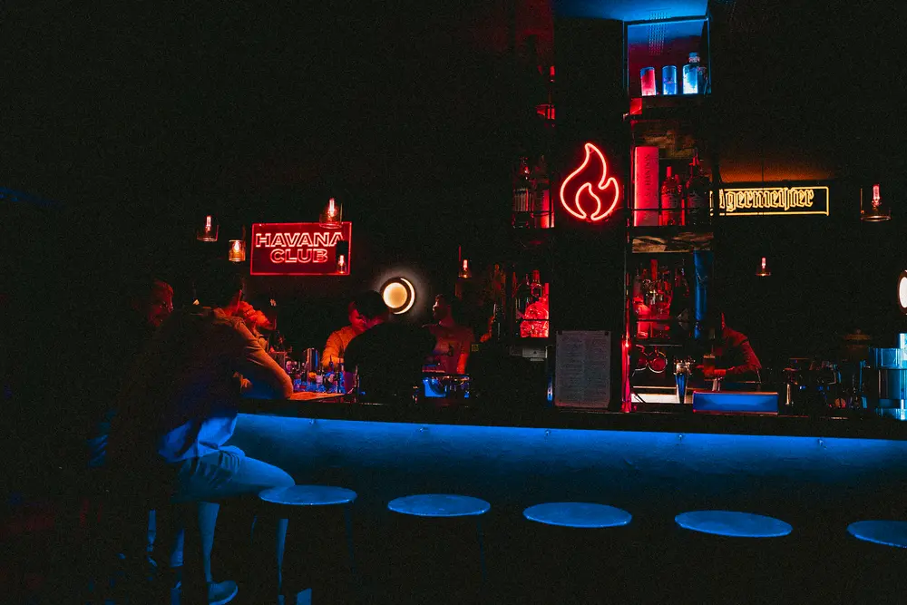 Blick auf die gesamte Bar der Fire Bar Landshut